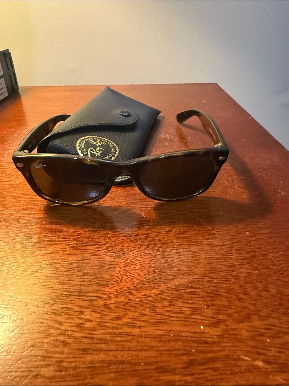 Ray-Ban Original Wayfarer Sunglasses Men's Tortoise - Excellent Condition - Picture 2 of 2